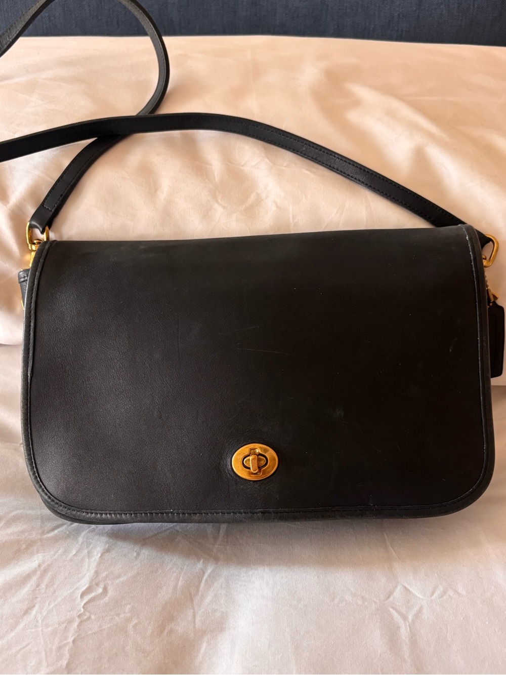 Vintage Coach Crossbody, dark navy, Leather Gold Turnlock CLEAN Hand Tag